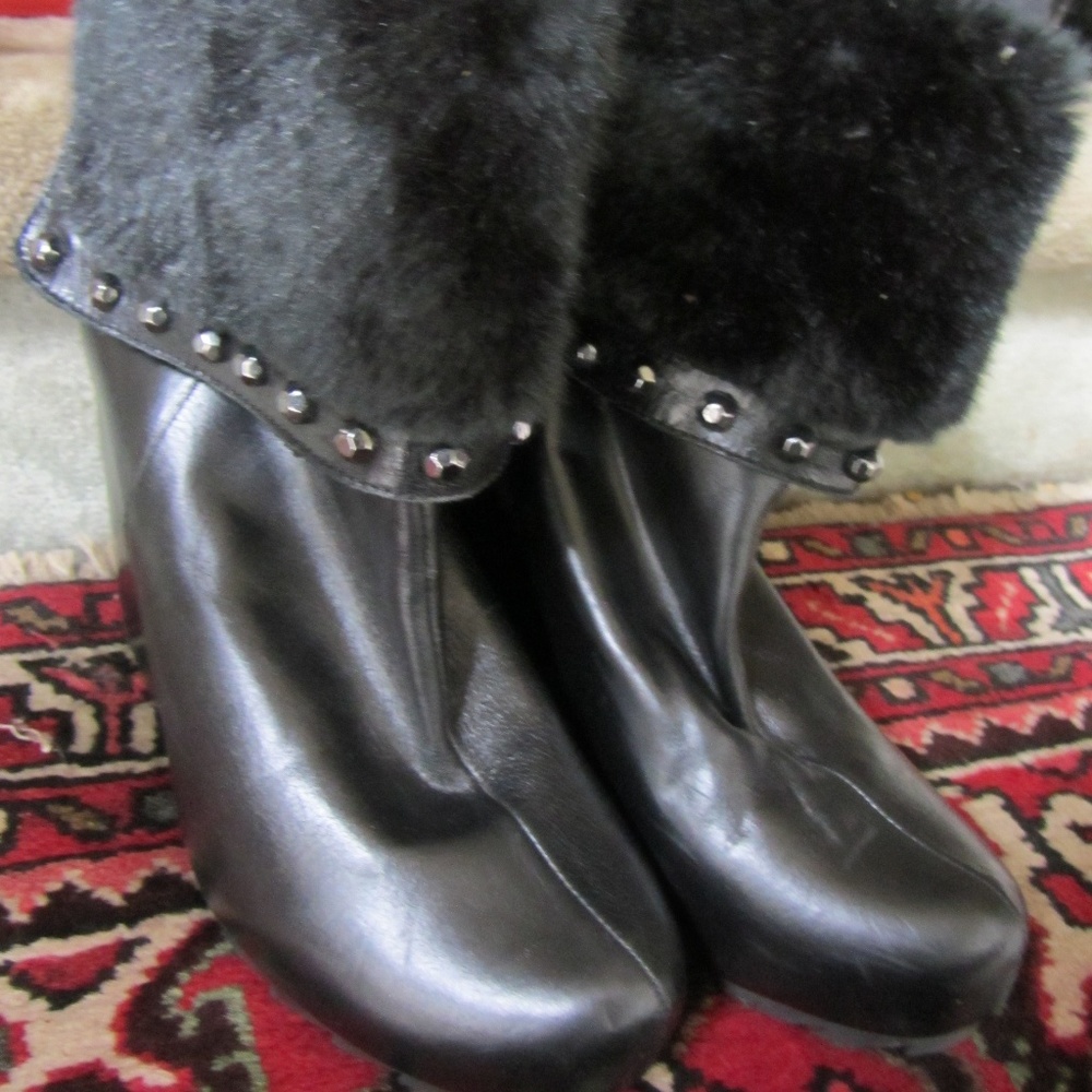 TWO LIPS BLACK LEATHER FAUX FUR PLATFORM BOOTIE 9